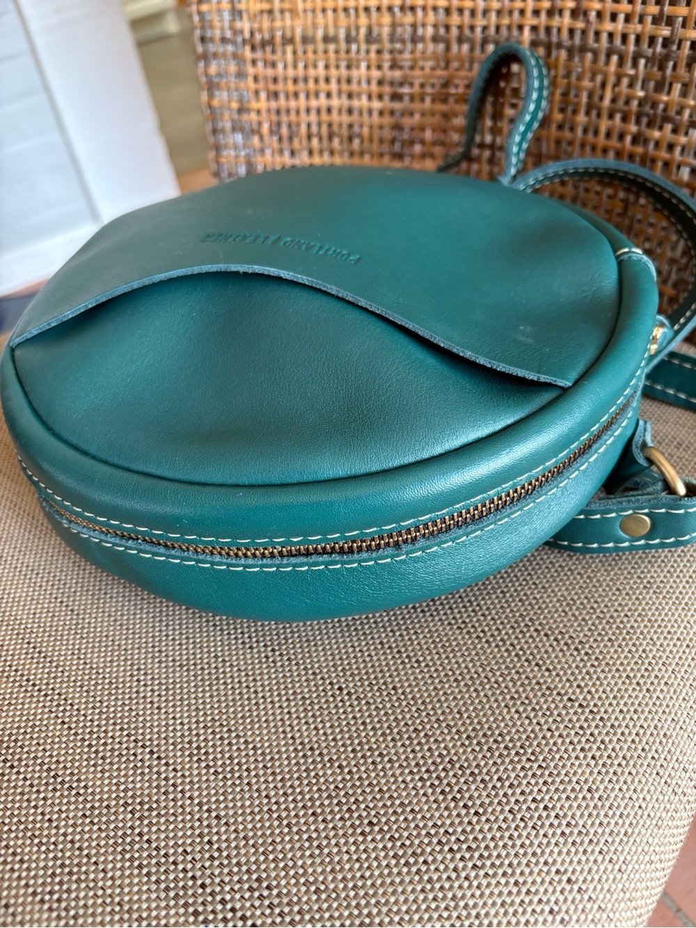 Portland Leather Teal Round Crossbody Purse - in great condition! - Picture 3 of 9